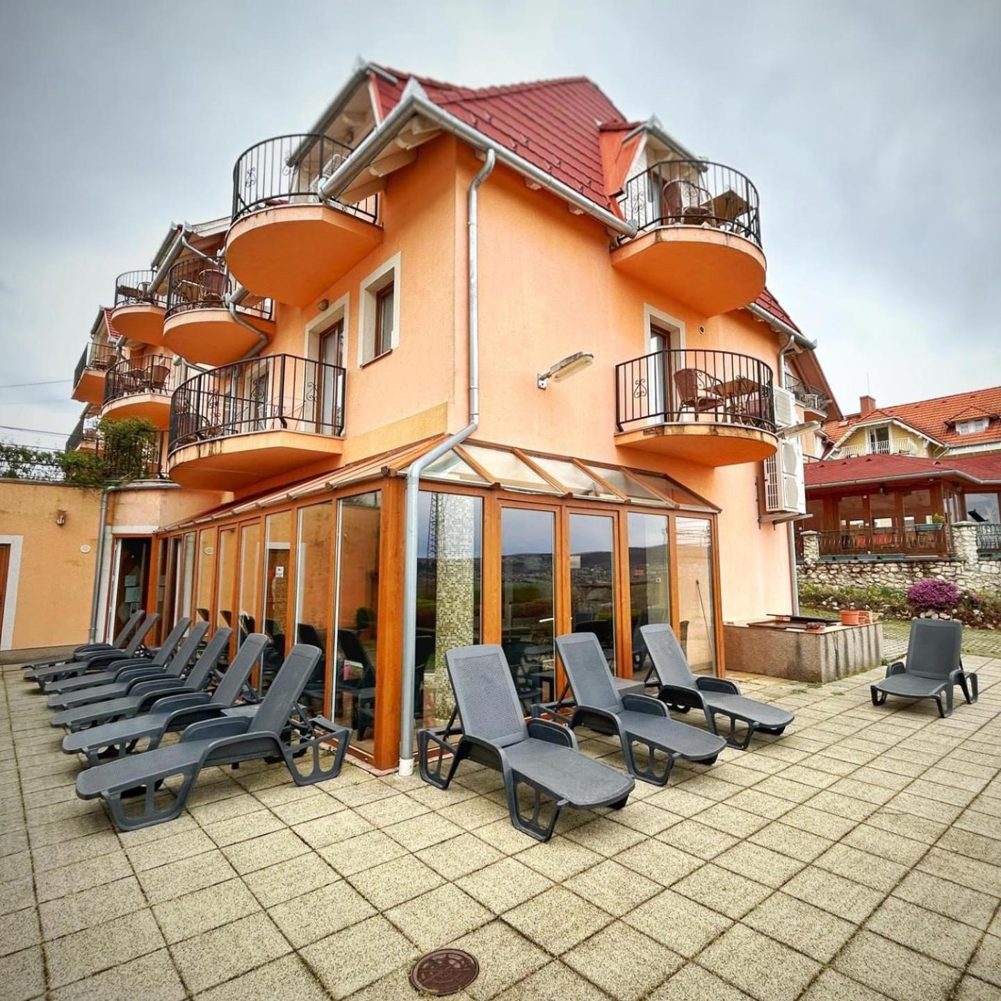 Fonix Wellness *** 1 A Epulet Bed and Breakfast Hévíz Exterior foto